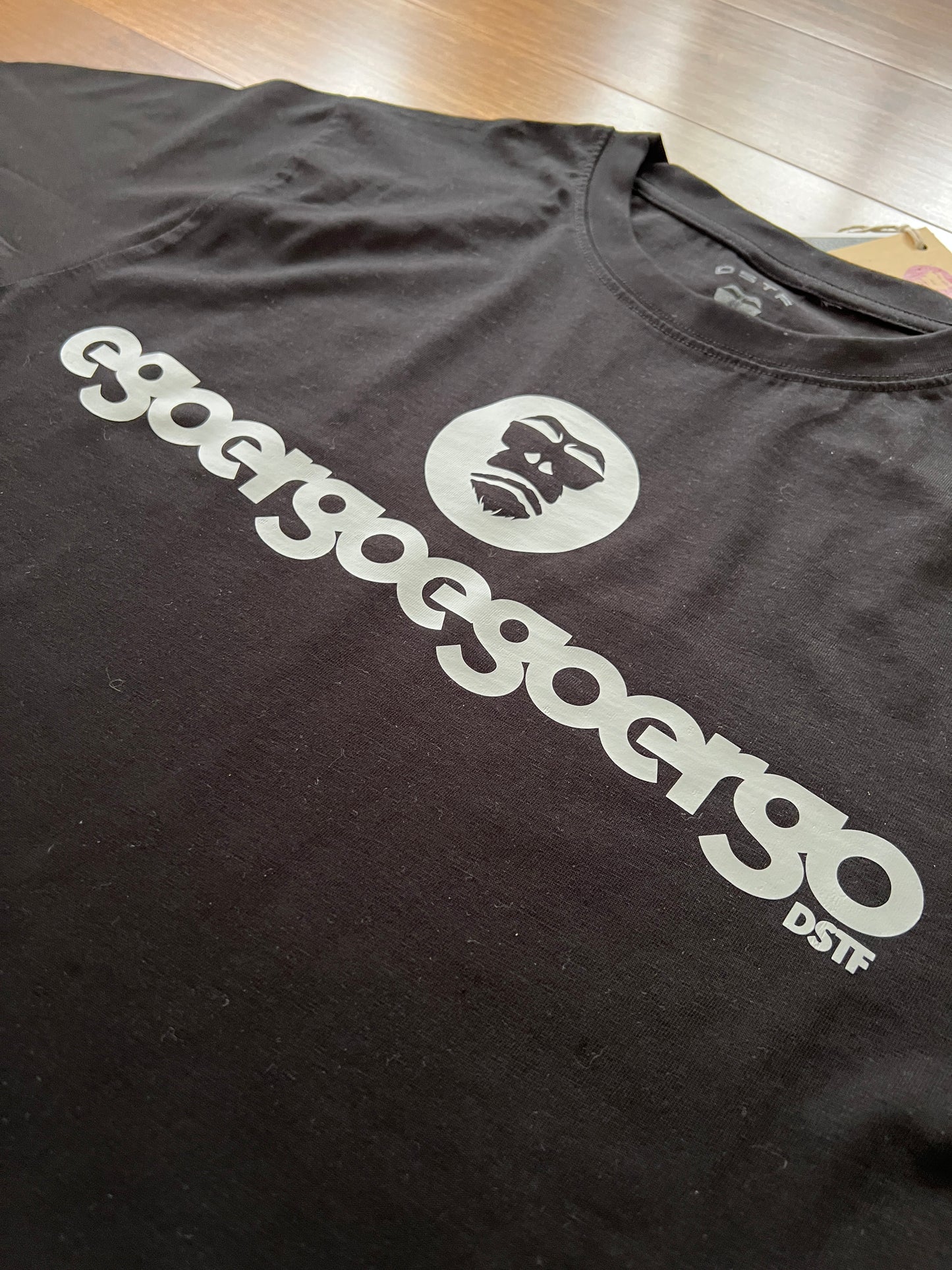 100342 egoergoegoergo in grey on black cotton tee