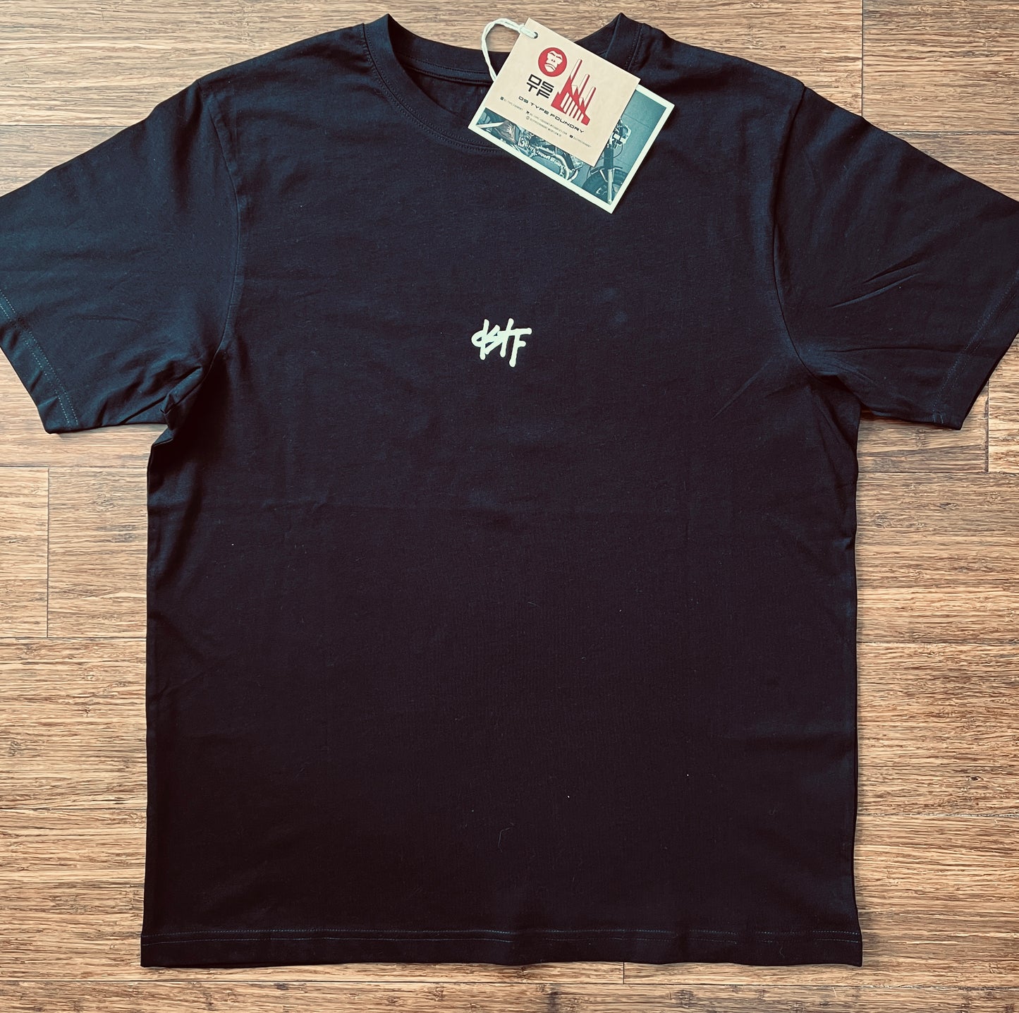 100346 DSTF script design Black T-shirt