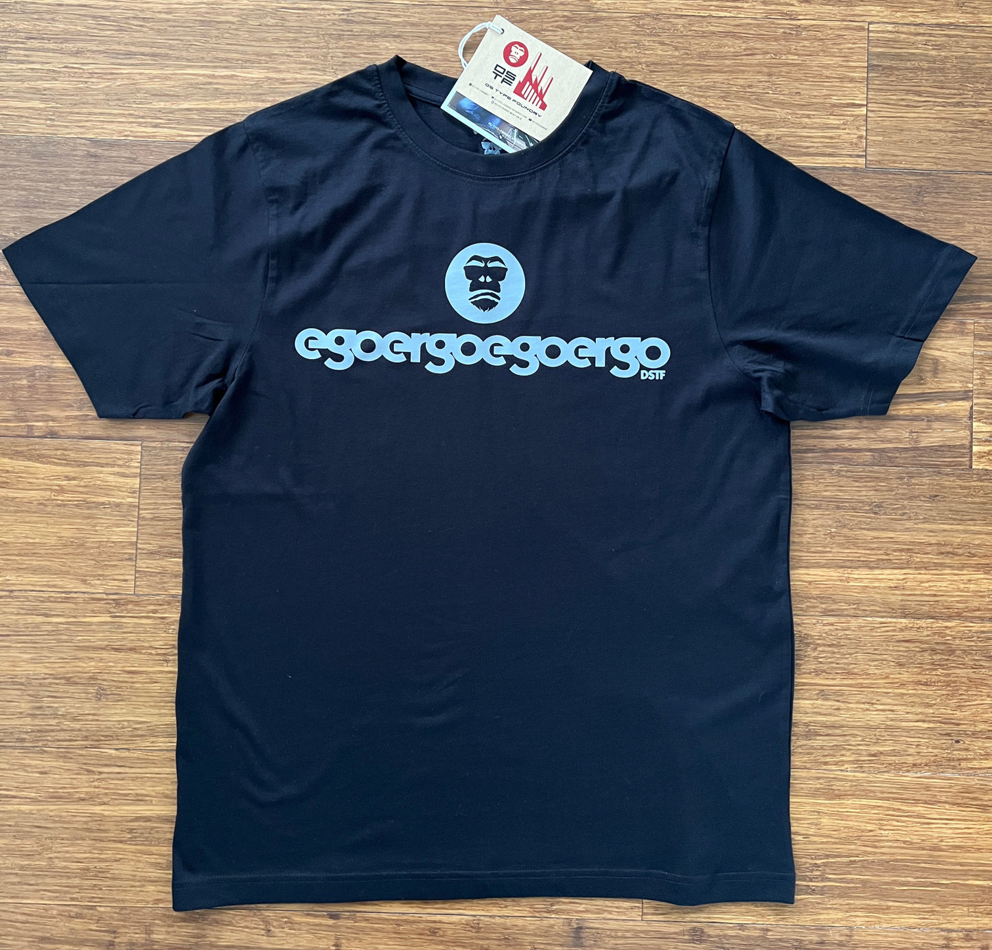100342 egoergoegoergo in grey on black cotton tee
