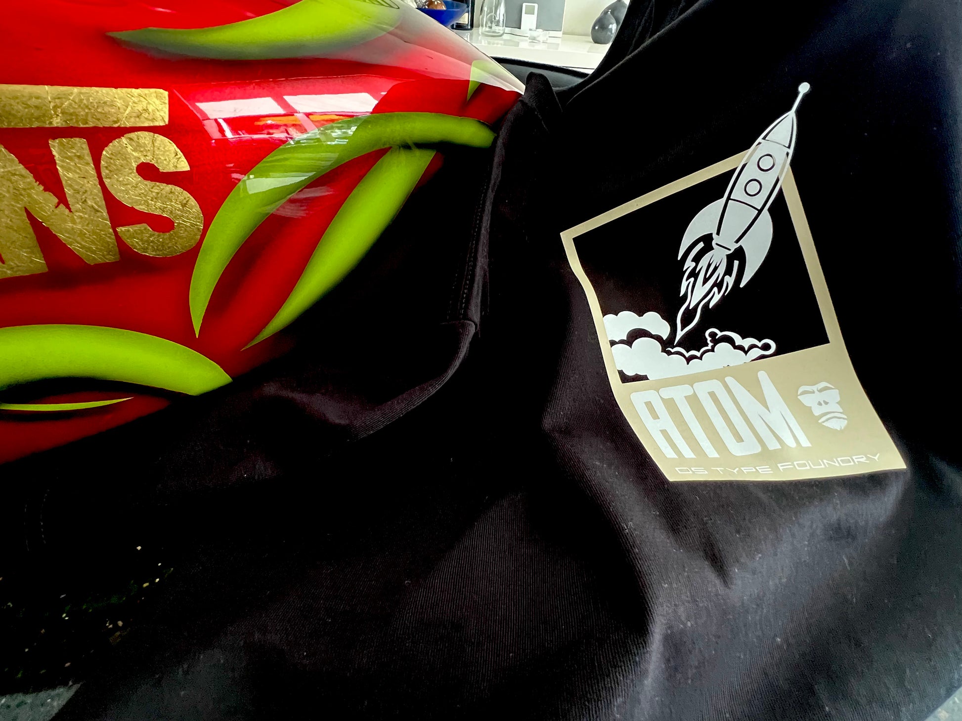 Atom logo tag next to a red and green gas tank