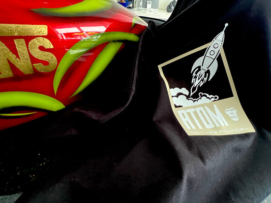 Atom logo tag next to a red and green gas tank